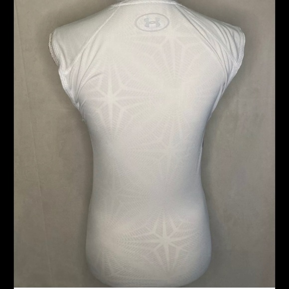 Under Armour Ladies Compression Sleeveless Shirt - Pearl Color - Size S - EUC - Picture 5 of 5